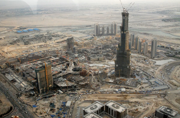 burj khalifa under construction dubai