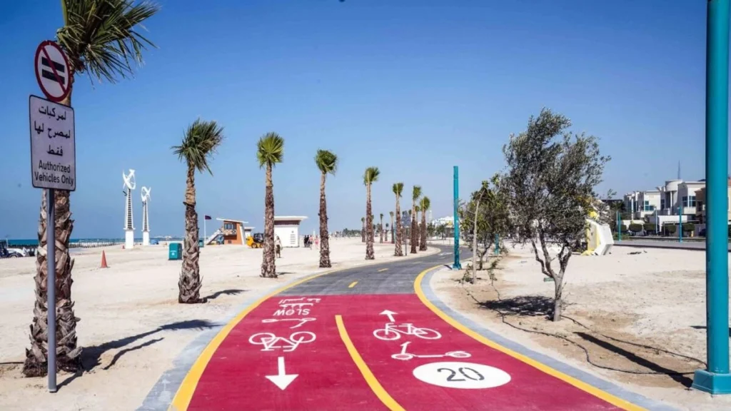 Cycle lanes by the beach
