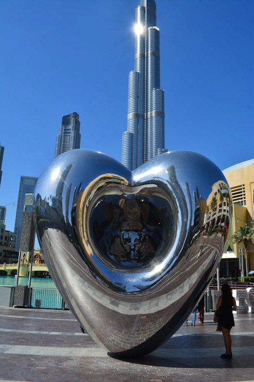 Downtown Dubai Sculpture